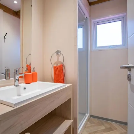 Zecamping 4 Jacuzzi Piscine Chauffee A 1Km De La Plage Pet Friendly 4* Saint-Jean-de-Monts