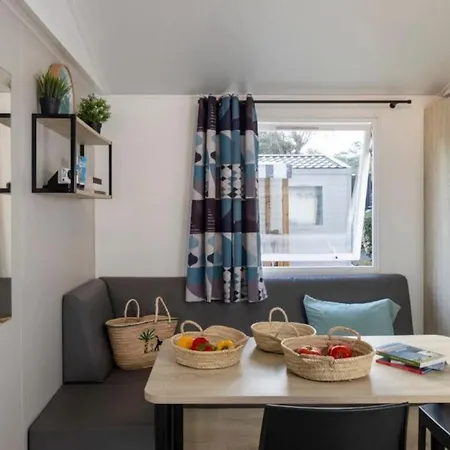 4 Etoiles - Piscine - Cbgcb0b *